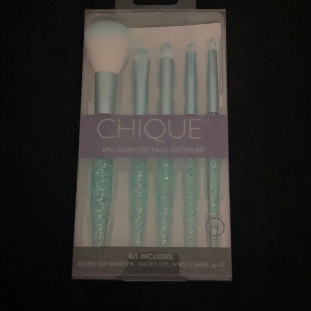 CHIQUE Makeup Brushes
